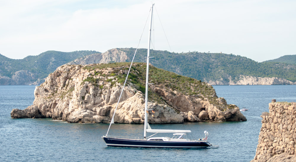 Santa-Ponsa-Malgrats-super-yacht-anchorage-swan-oyster-mallorca