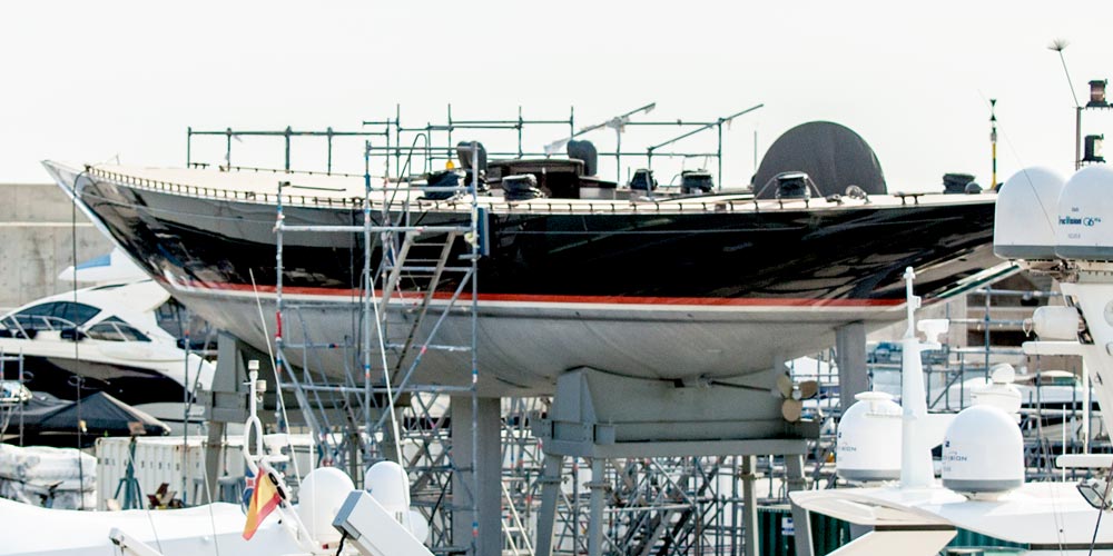 Port-Adriano-marina-shipyard-sailing-yacht-mast-repair