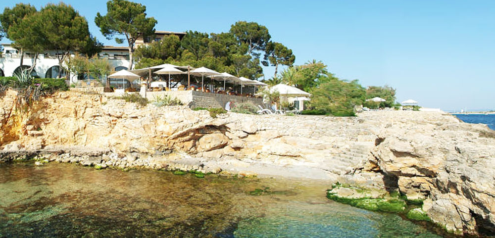 Las Terrazas restaurant hotel bendinat outside outdoors beach access sea real estate search casafari