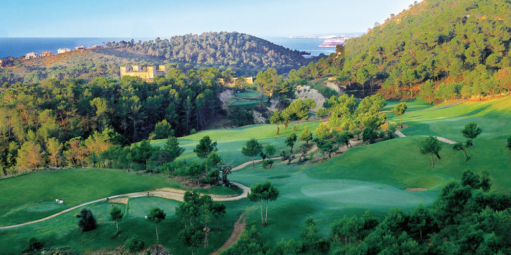 Magnificent Bendinat property view over the local golf course.