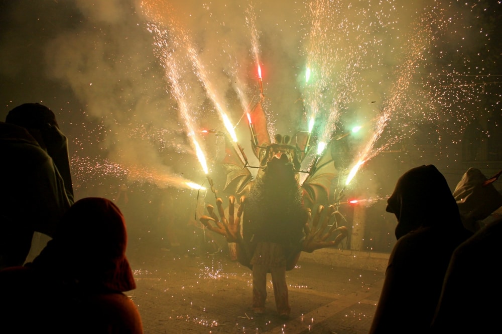 1000x666xCorrefoc-fiesta-de-Sant-RocAlaro-Majorca-Casafari-min