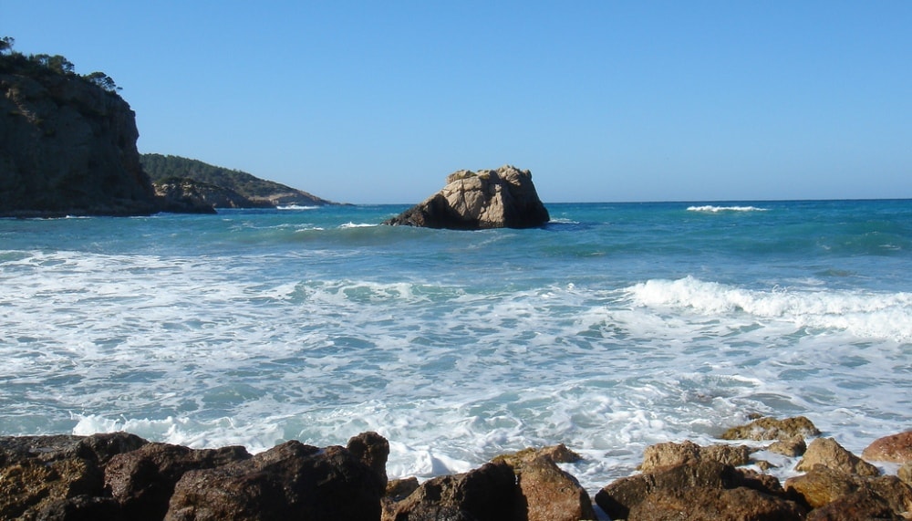 San Lorenzo de Balafia property buyers enjoy crystal clear sea.
