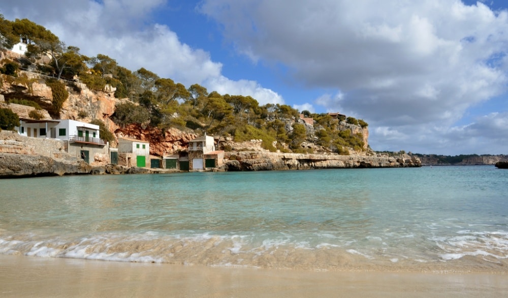 Beachfront estates of Santanyi Town property market.