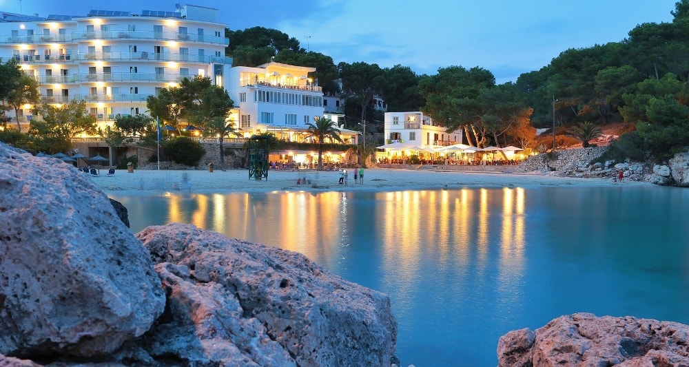 Waterfront apartments of Santanyi Town property market.