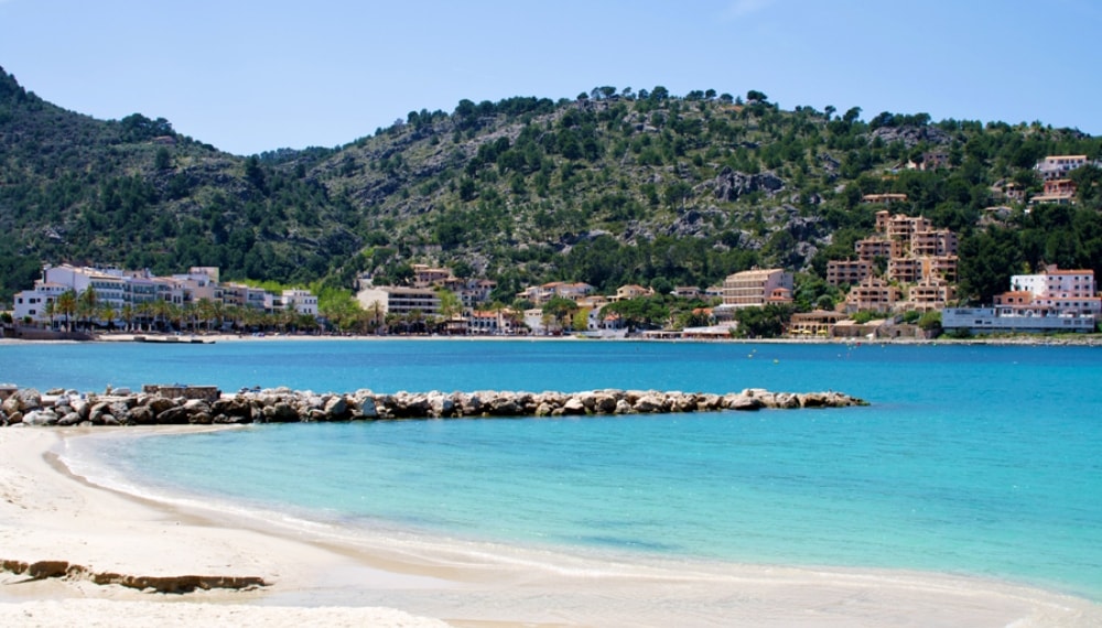 Beachfront apartments of Port Soller property market.