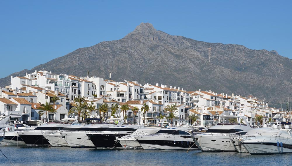 Puerto Banus is one of the most glamour part of Malaga. Many international second home buyers choose this area to acquire a Malaga property.