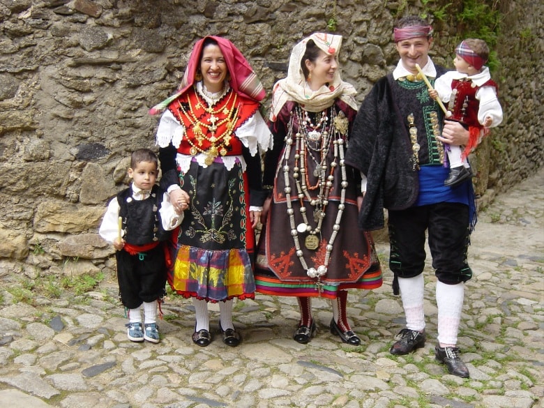 Família en un paseo dominical, España