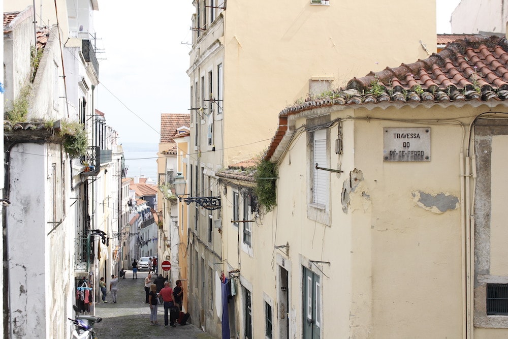 As estreitas ruas da Lapa, em Lisboa