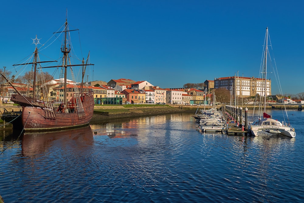 Barcos em Vila do Conde, norte de Portugal