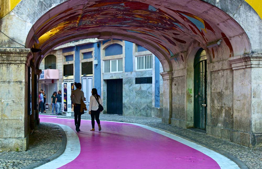 Rua Rosa, na região do Cais do Sodré, em Lisboa, Portugal.