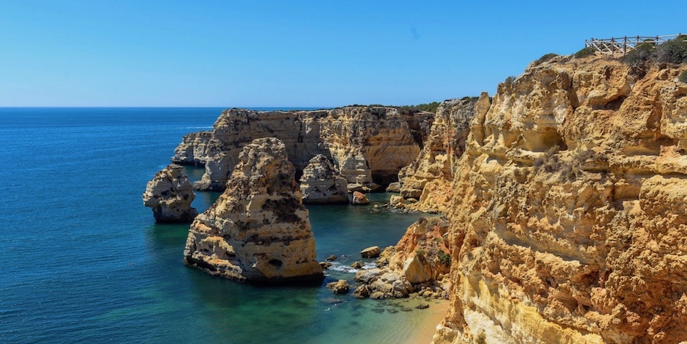 cenário paradisíaco nas praias do Algarve, Portugal