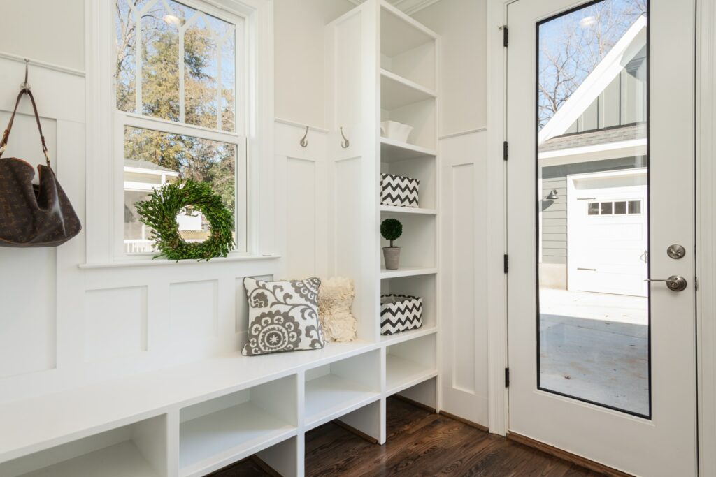 Eingang eines Hauses, das Home Staging durchlaufen hat